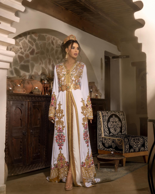 CAFTAN EXPORT Découvrez l'élégance intemporelle du caftan henna, une pièce traditionnelle marocaine magnifiquement ornée. Nos caftans en henna allient beauté et tradition pour des moments inoubliables. Explorez notre collection unique aujourd'hui !