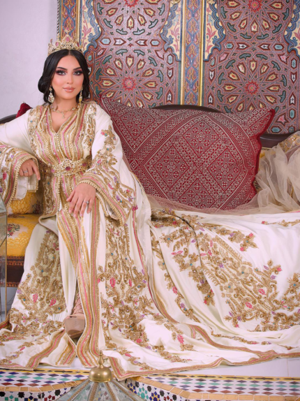 CAFTAN EXPORT Découvrez l'élégance intemporelle du caftan henna, une pièce traditionnelle marocaine magnifiquement ornée. Nos caftans en henna allient beauté et tradition pour des moments inoubliables. Explorez notre collection unique aujourd'hui !