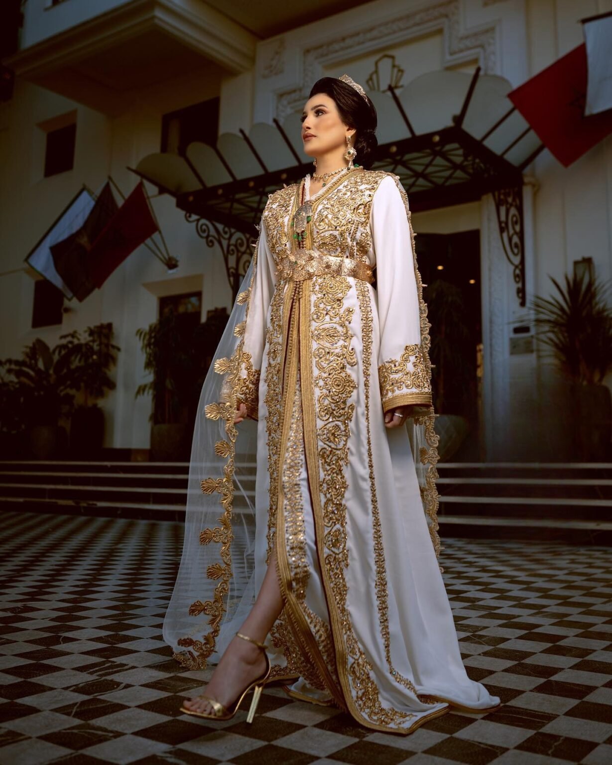 Caftan Élégance : Découvrez notre collection de caftans marocains de mariage, des créations uniques qui incarnent l'élégance et la tradition marocaine. Chaque caftan est une œuvre d'art, brodée à la main avec des détails exquis.